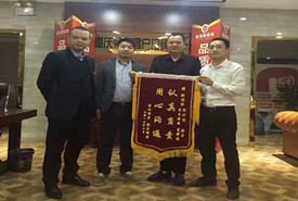 4.1日客戶送來感謝錦旗：認真負責，用心溝通