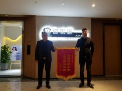 新思路裝飾怎麼樣？業主送的錦旗就是答案！